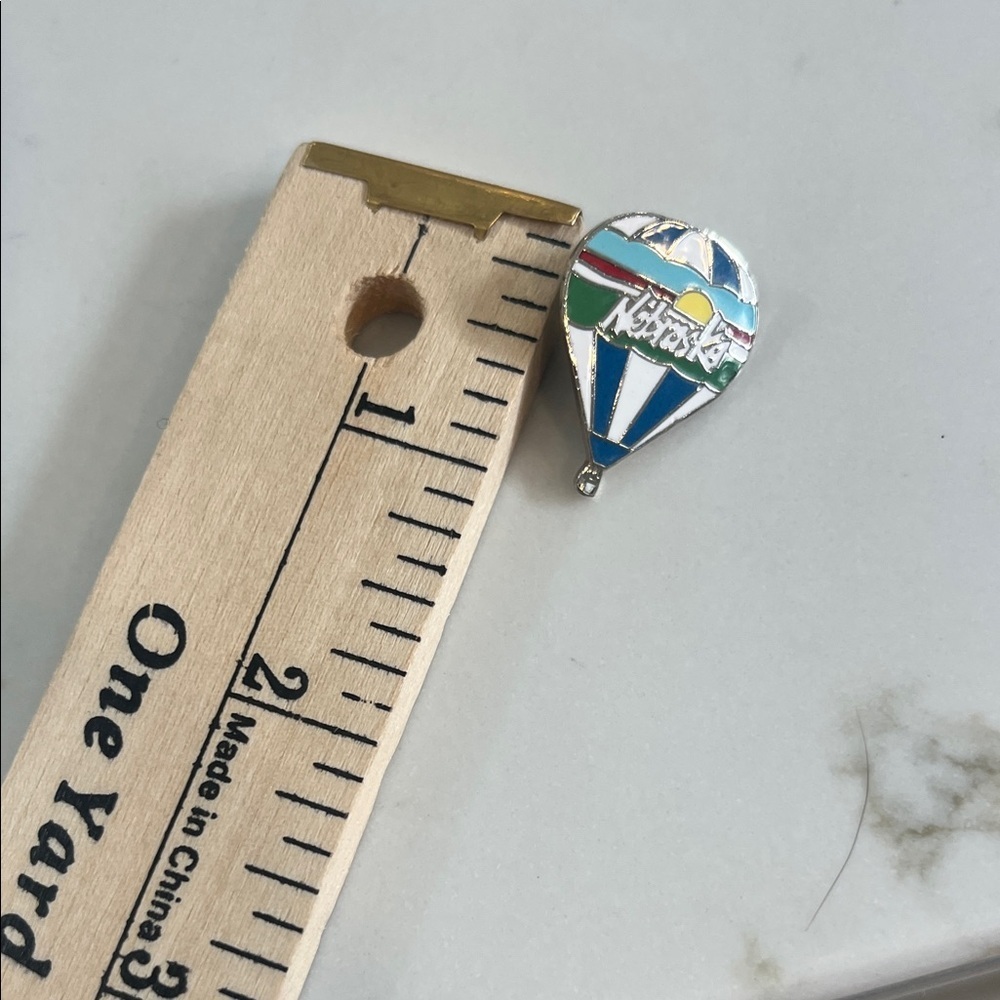 Nebraska Hot Air Balloon Pin - Picture 2 of 3